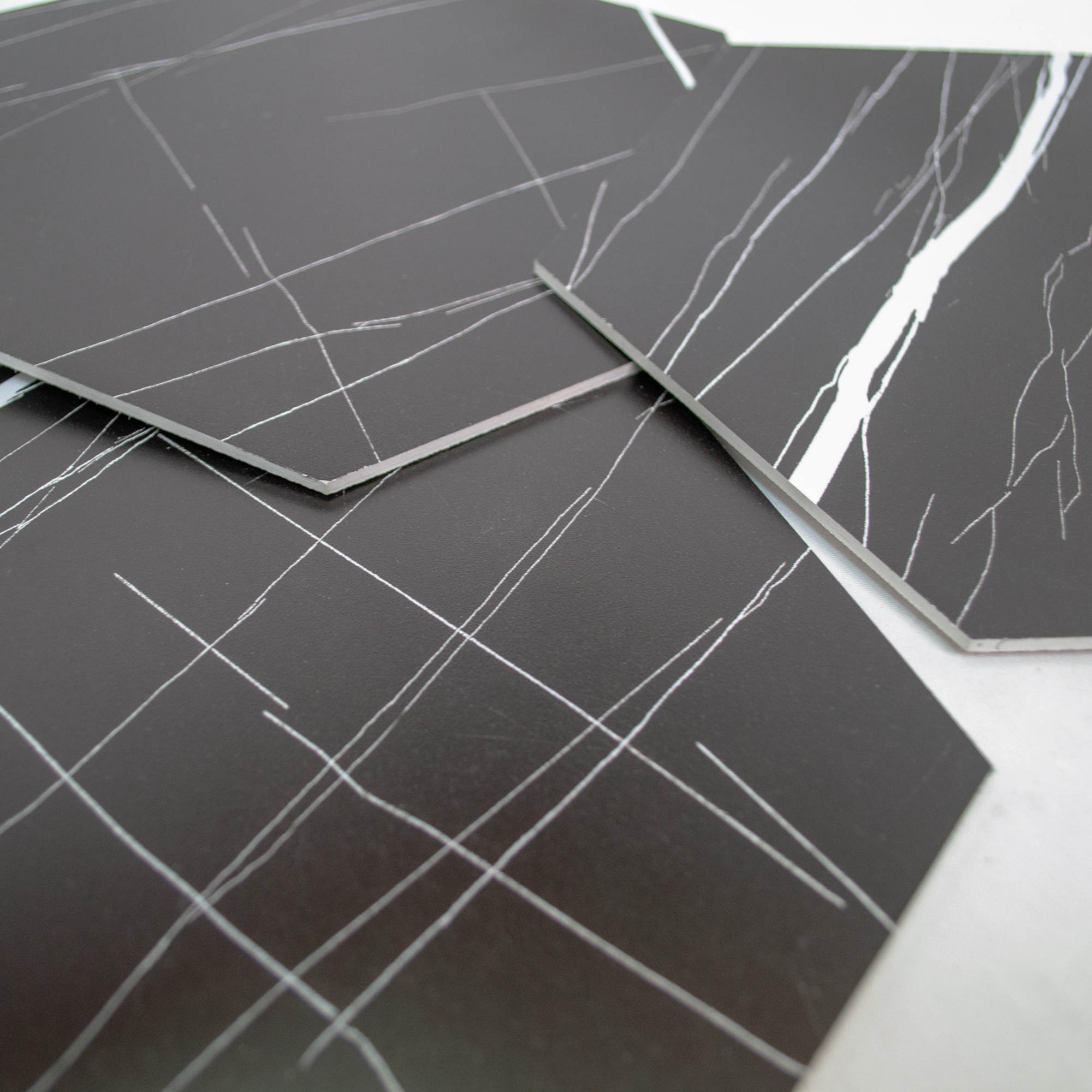 XL Hexagon Black White 1m2